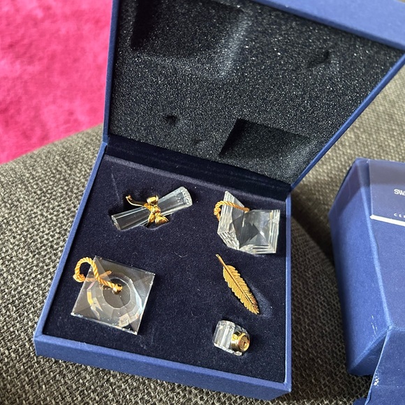 Swarovski crystal graduation memories display set - Picture 1 of 1